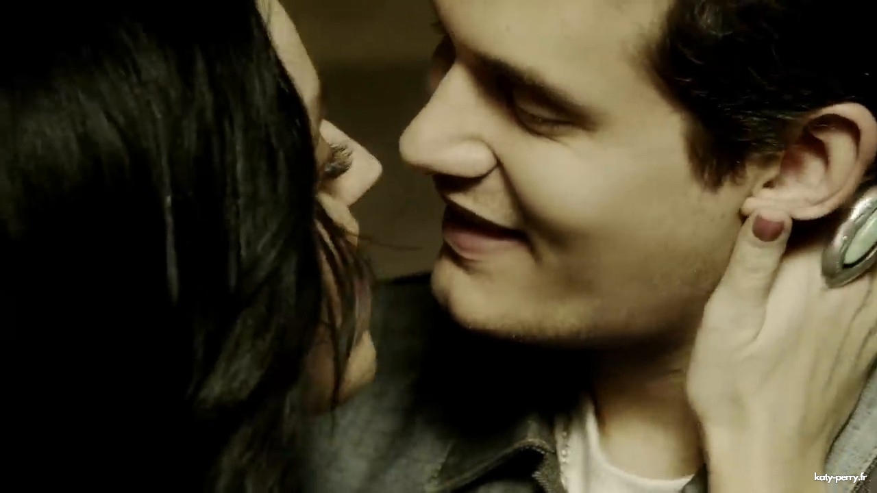 whoyoulove_00126.jpg whoyoulove_00126.jpg