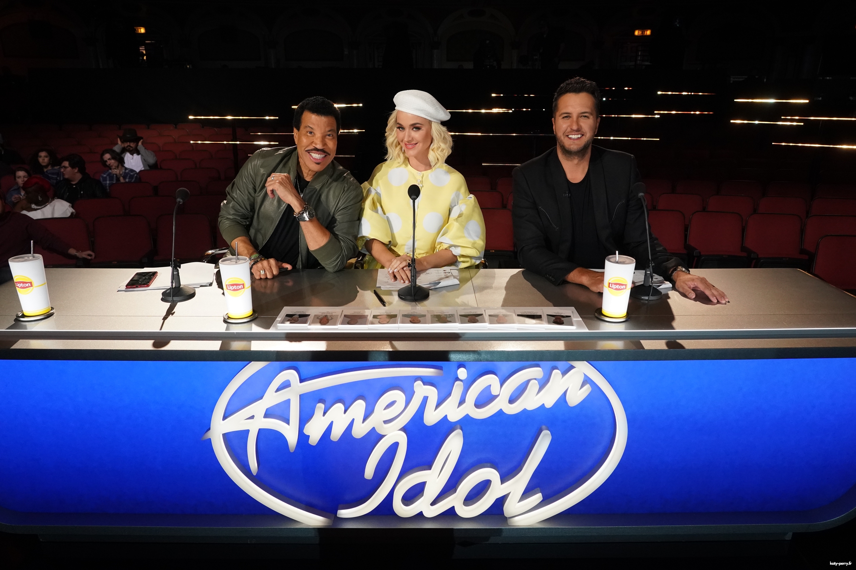 047.jpg